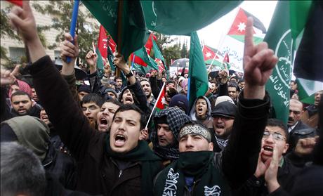 Protestors from opposition parties shout slogans against Jordan's government and Egypt's President Hosni Mubarak during a demonstration in Amman