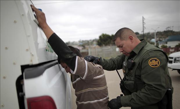 Border patrol agent catches illegal immigrant crossing into US.
