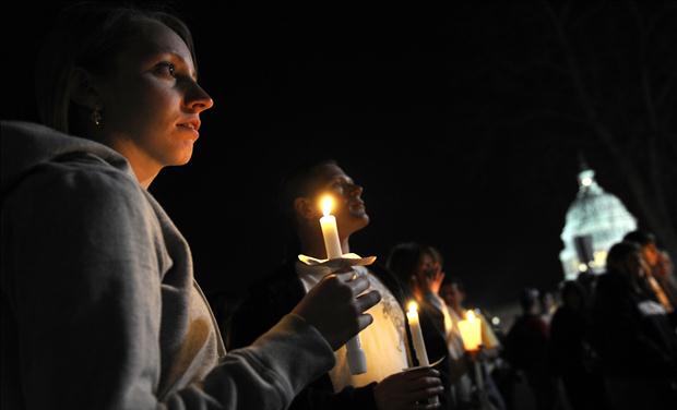 Protestors hold a candlelight vigil as a part of a 'Kill the Bill' rally against Obama's health care legislation, near the US Capitol in Washington